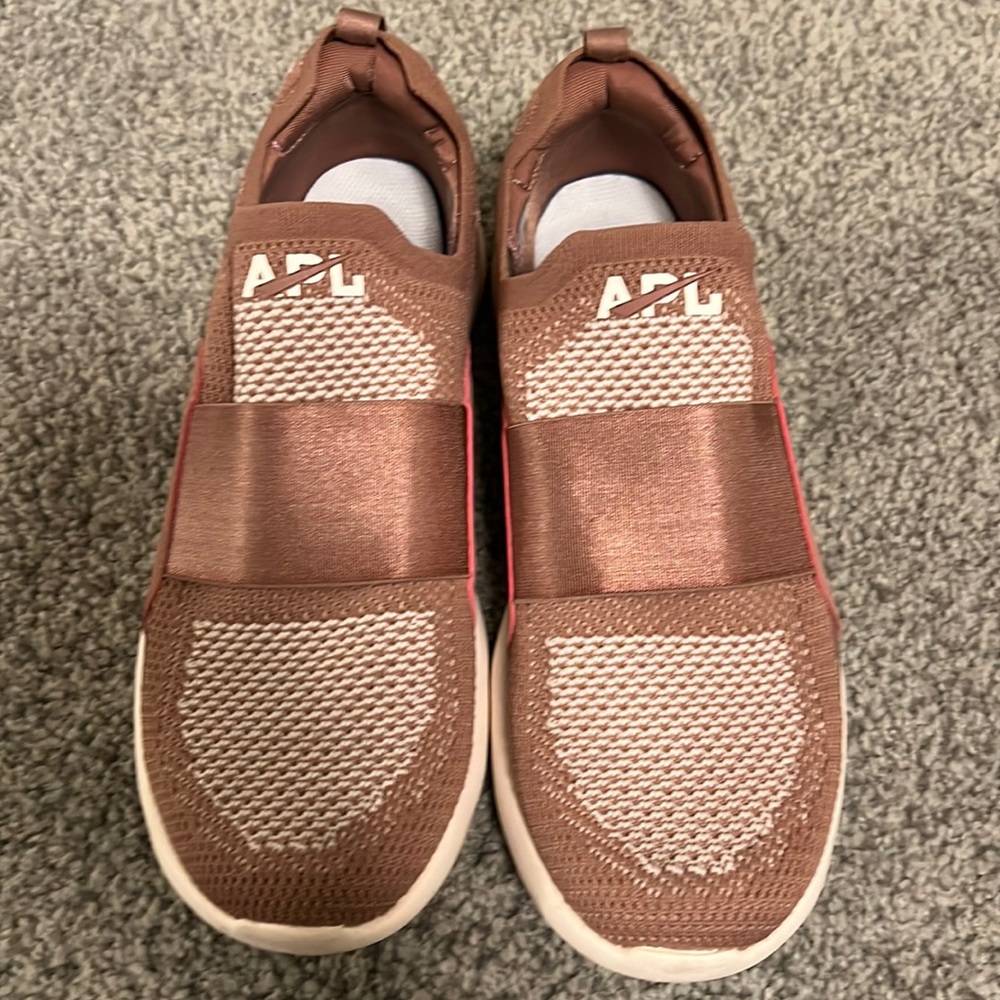 APL shoes